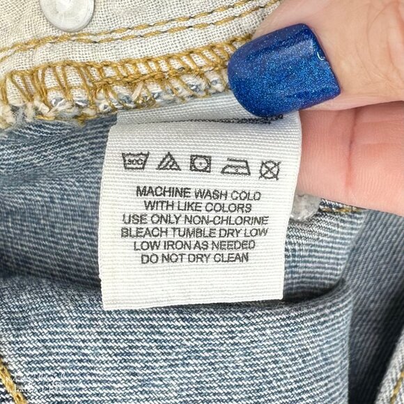 Free People Lightly Distressed Floral Lace Trim Denim Shorts Size 28 - Picture 4 of 4